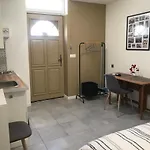 Casa de hóspedes Studette De 17m2 Avec Parking Prive Gratuit Climatisation Et Petite Cuisine